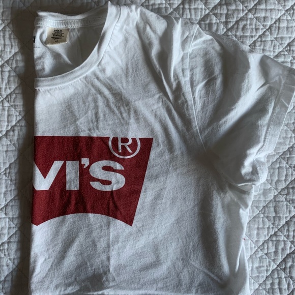 Cropped Levi’s t-shirt. - Picture 3 of 4